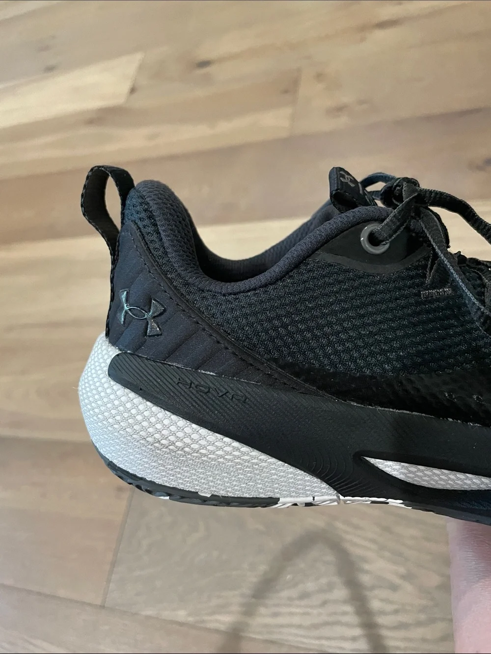 Women’s Under Armour UA HOVR Ascent Basketball Shoes 9 Black White 3025680 001